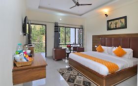 La Riqueza Dhanolti View - Mountain View Rooms - Near To Eco Park & Surkanda Devi Temple
